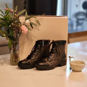 Daisy Fuentes print combat boots with crystal embellishments Size 6 1/2